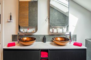 En-Suite- click for photo gallery